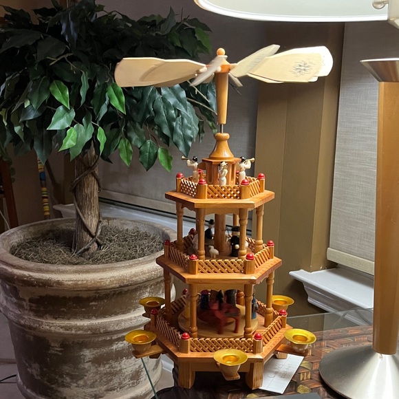 Wooden Christmas Pyramid Carousel - Picture 5 of 5